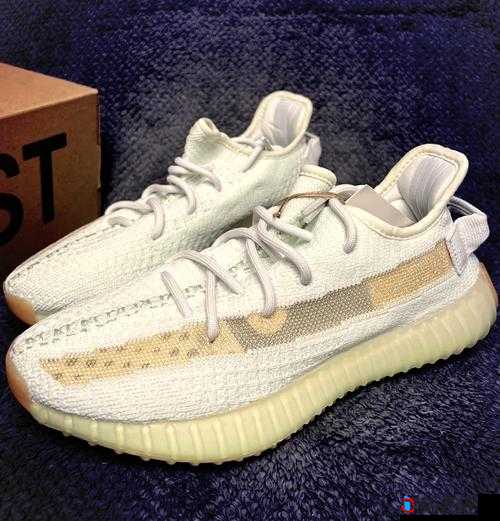 yeezy350v2 亚洲配色经典之选：独特魅力闪耀登场