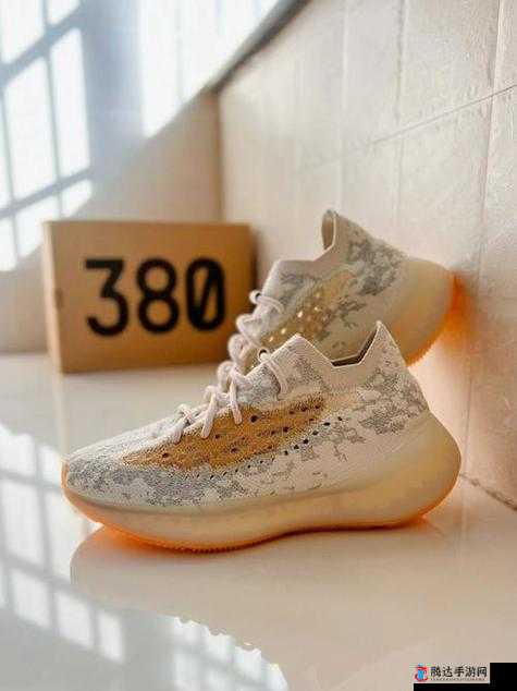 默契yeezy380 蜜桃粉和白色：梦幻组合，打造独特时尚潮流